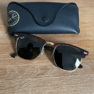 Ray-Ban Clubmaster Tortoise Shell Sunglasses with Case